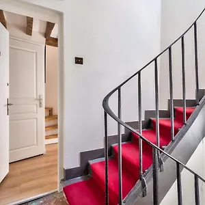 Apartment New Mezzanine In The Heart Of, Paris