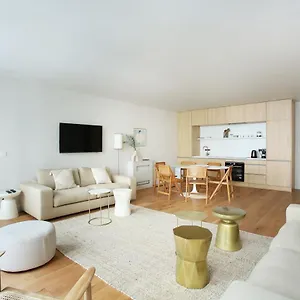 Apartment In The Center Of By Prestige, Paris