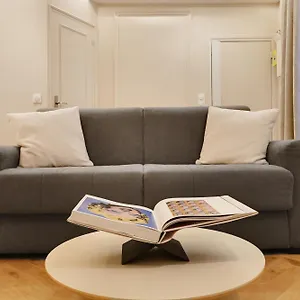 Apartment Off Majesti Upper Marais Apartment- Rue Du Faubourg Saint-martin, Paris
